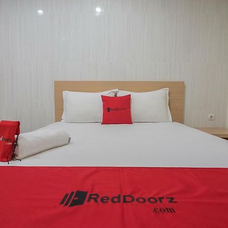 Reddoorz Near Mt Haryono Semarang Hotell Exteriör bild