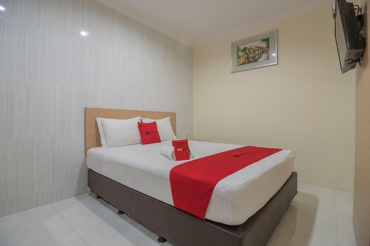 Reddoorz Near Mt Haryono Semarang Hotell Exteriör bild