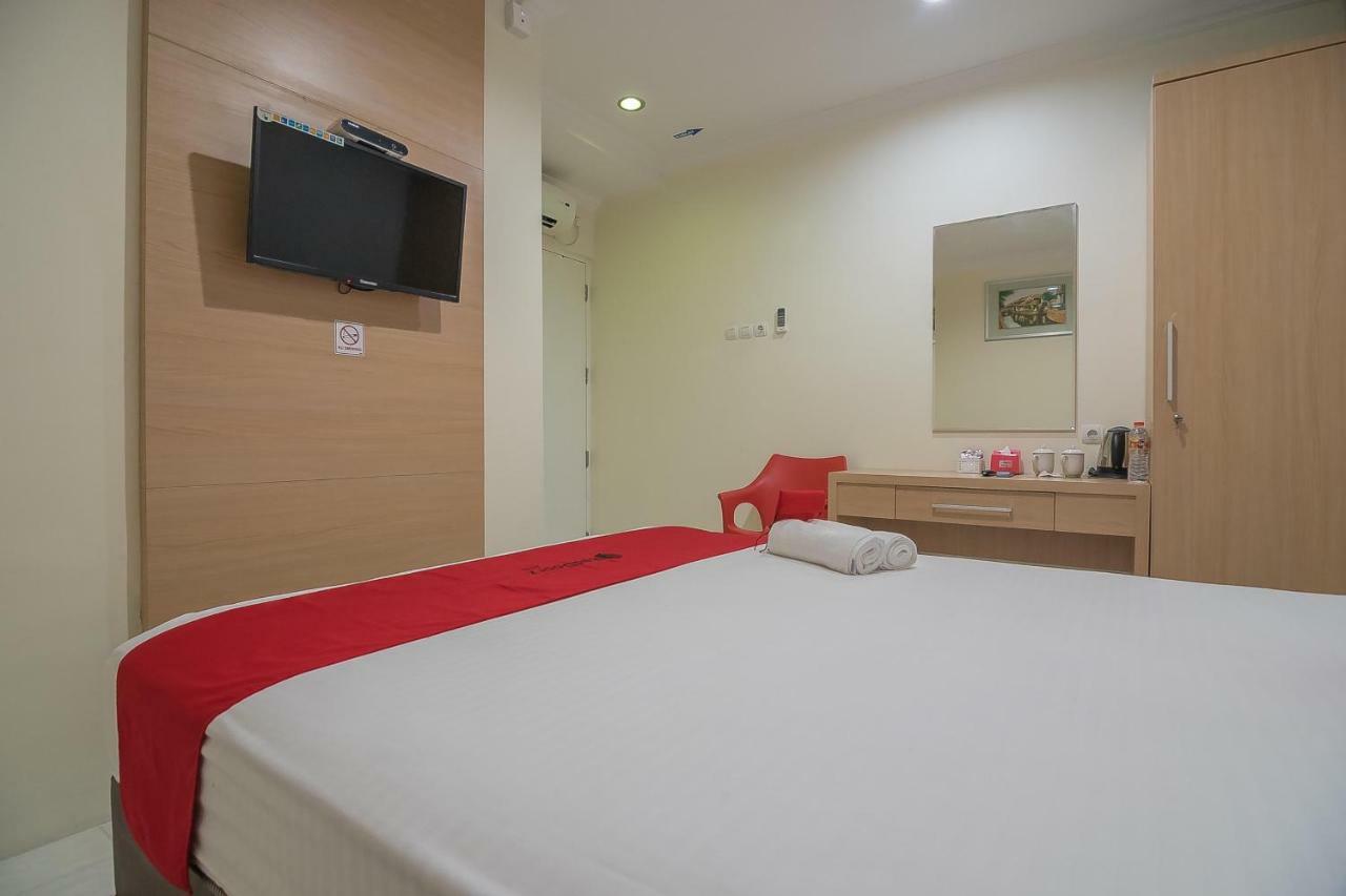 Reddoorz Near Mt Haryono Semarang Hotell Exteriör bild