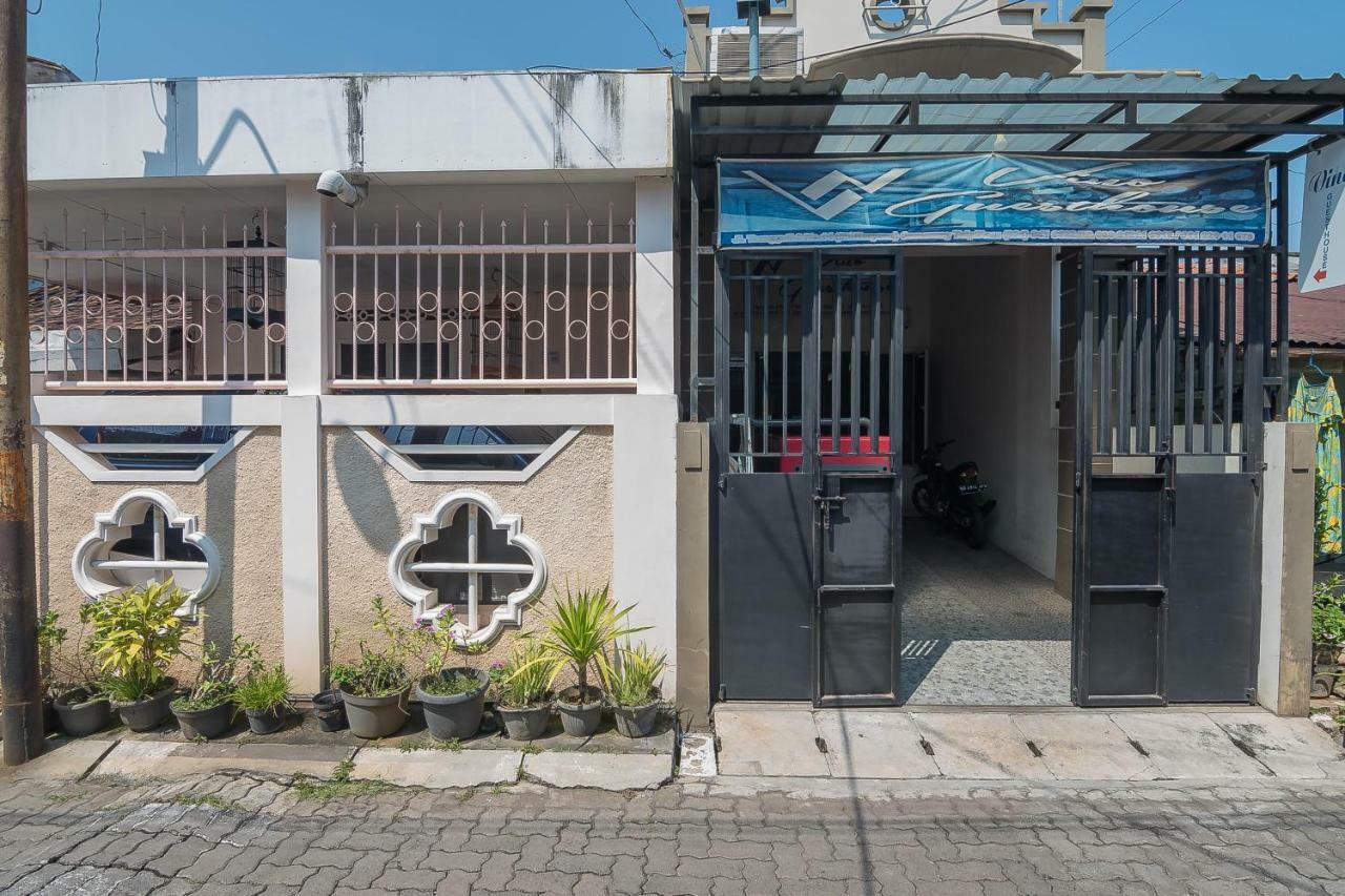 Reddoorz Near Mt Haryono Semarang Hotell Exteriör bild