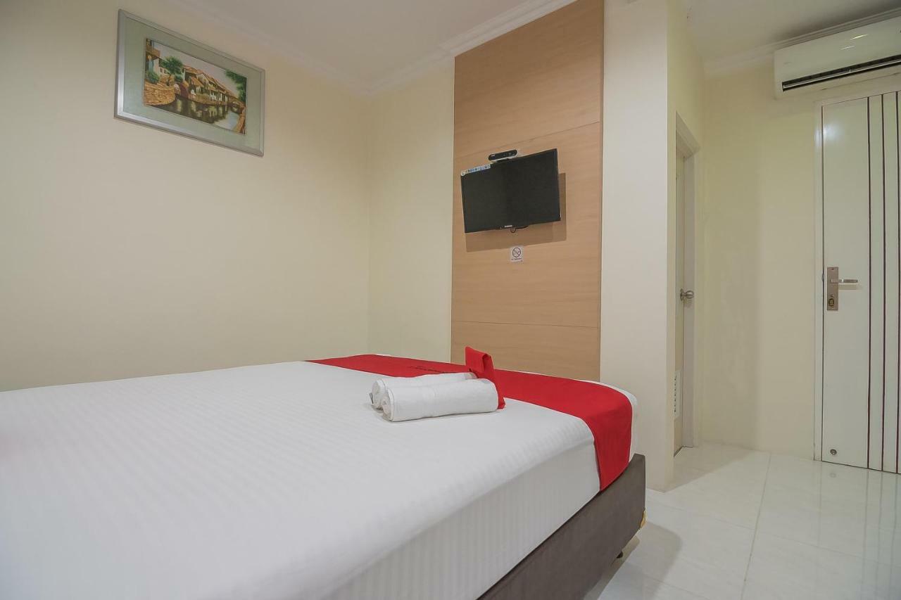 Reddoorz Near Mt Haryono Semarang Hotell Exteriör bild