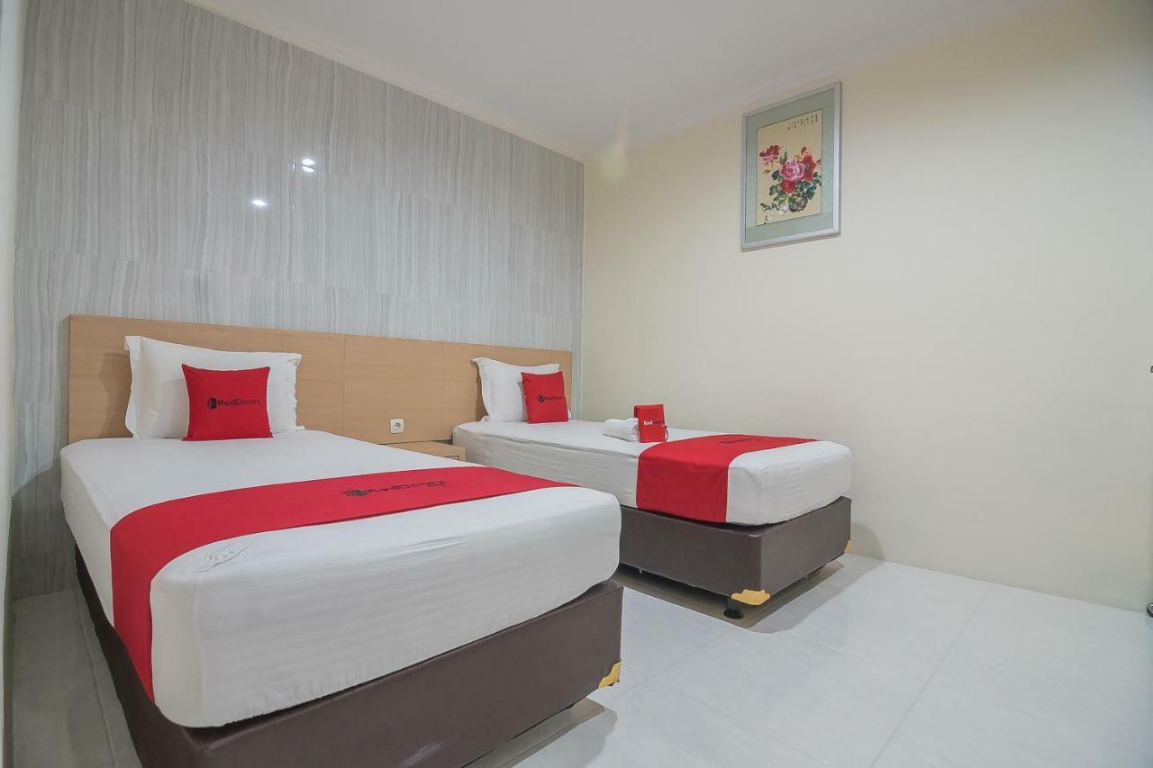 Reddoorz Near Mt Haryono Semarang Hotell Exteriör bild