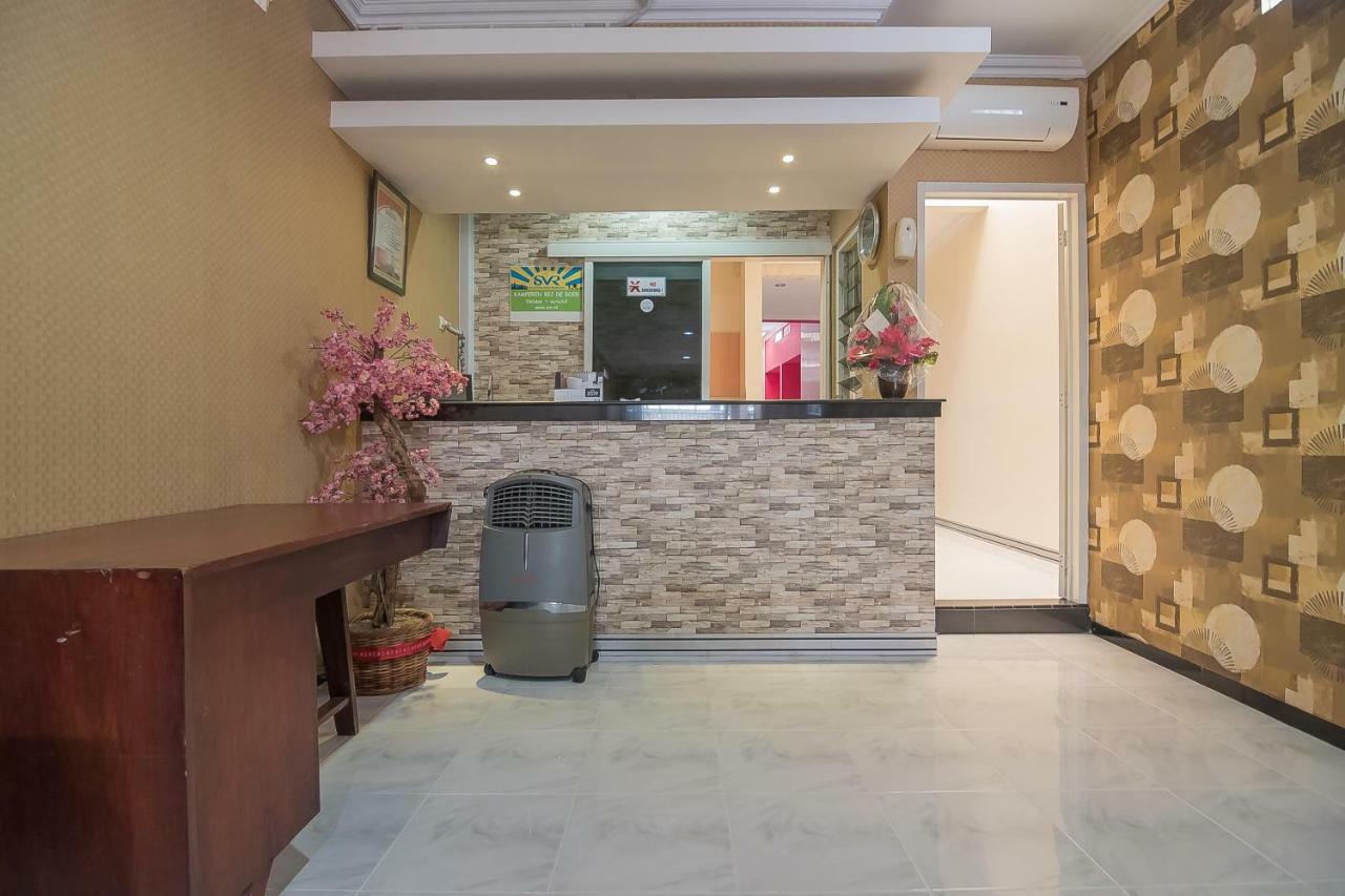 Reddoorz Near Mt Haryono Semarang Hotell Exteriör bild