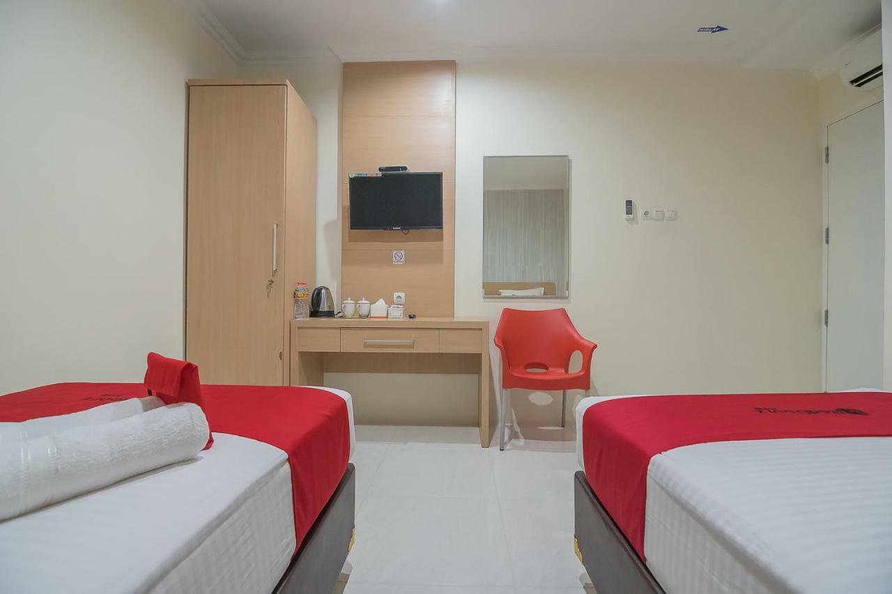 Reddoorz Near Mt Haryono Semarang Hotell Exteriör bild
