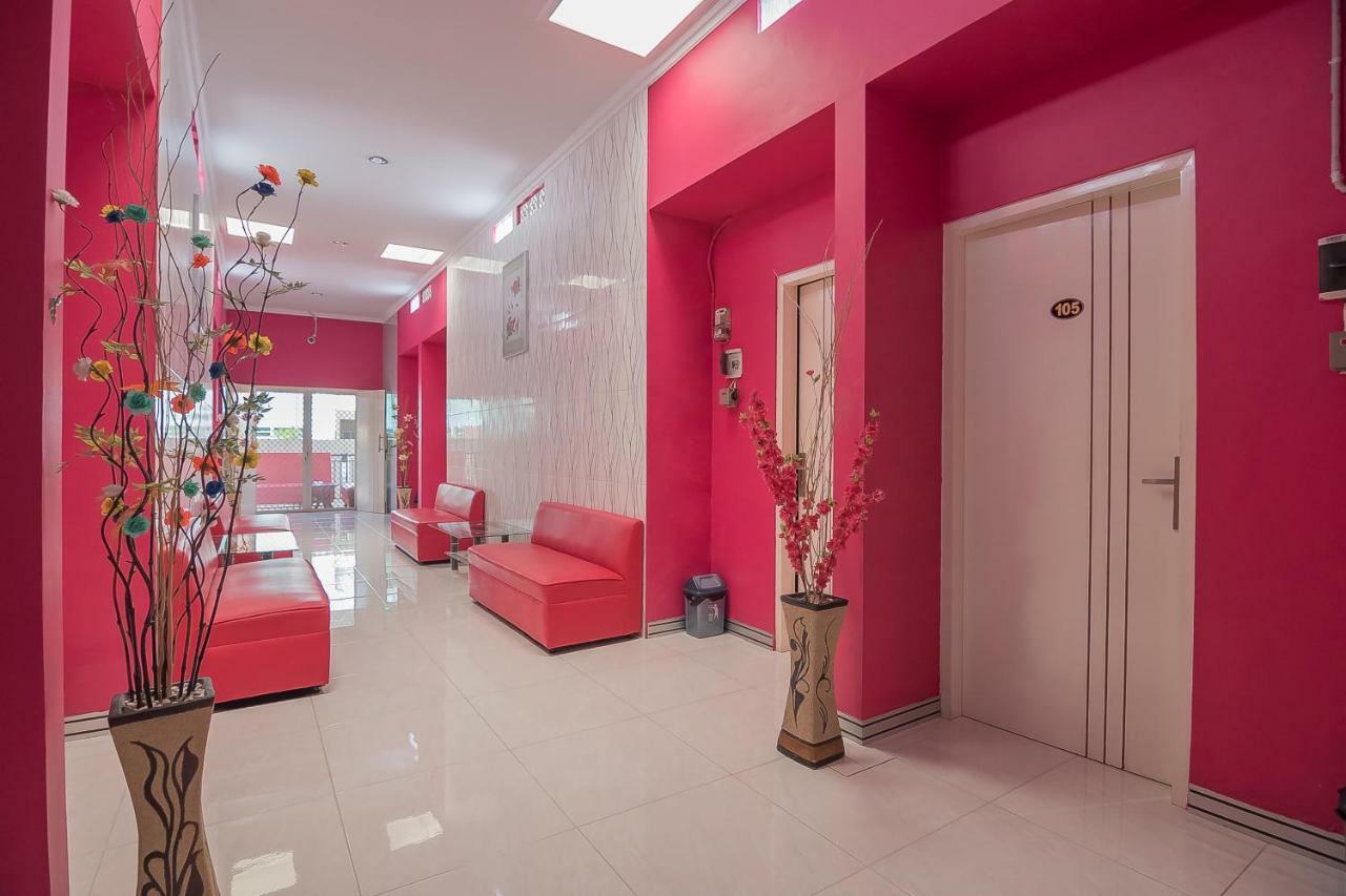 Reddoorz Near Mt Haryono Semarang Hotell Exteriör bild
