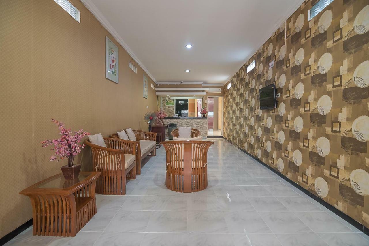 Reddoorz Near Mt Haryono Semarang Hotell Exteriör bild